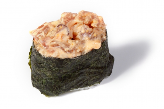 Острая суши с тунцом