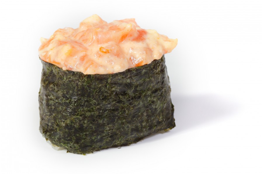 Острая суши с лососем